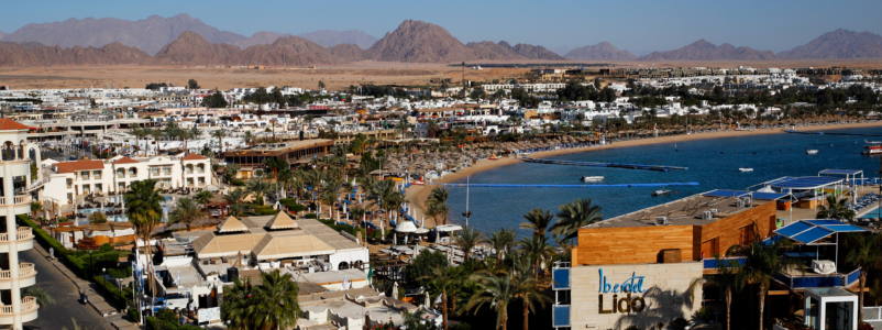 Blick auf die Naama Bay 2010, im unteren Viertel des Bildes befindet sich die Tauchbasis von Werner Lau